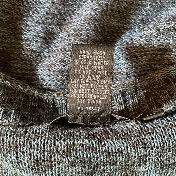 Nomadic Traders Blue Lightweight Sweater, front pocket, Size XL, - Picture 8 of 9
